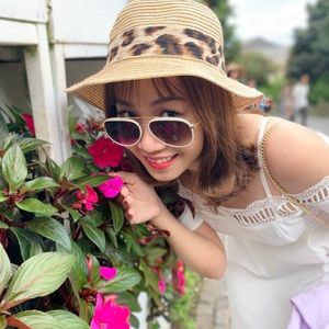 Meet your Posher, Giang